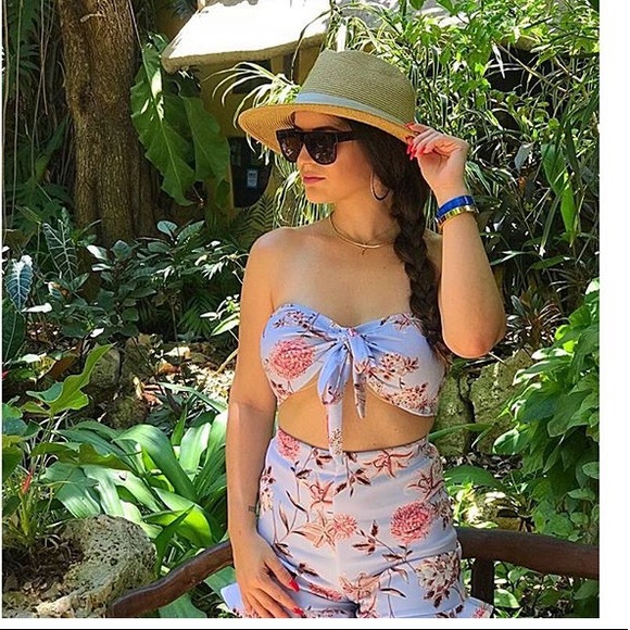 Floral top and short set - Picture 2 of 2